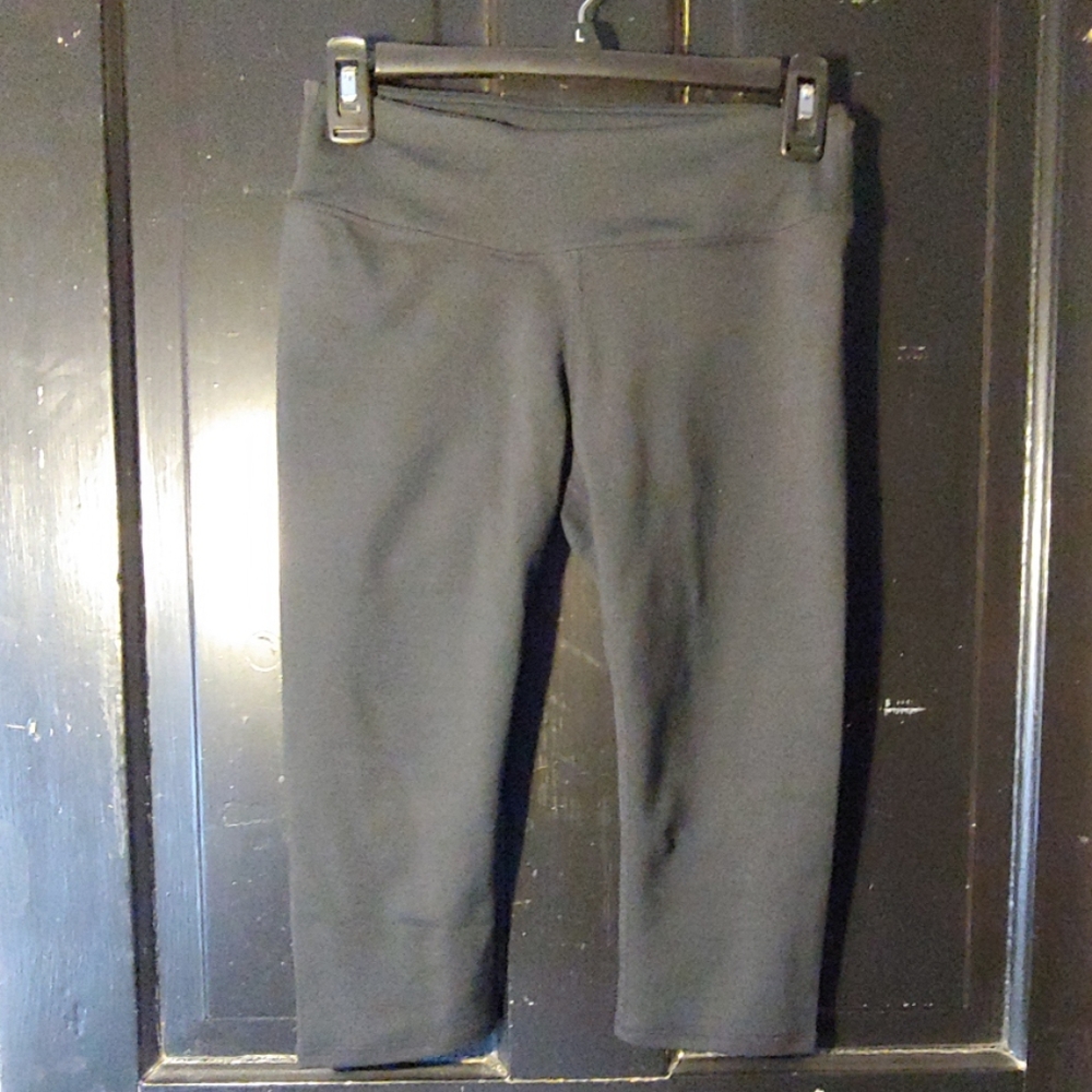 Fabletics Capri Yoga Pants XS black